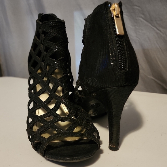 Sexy Black Cage Heels with Stiletto Design - Picture 1 of 4